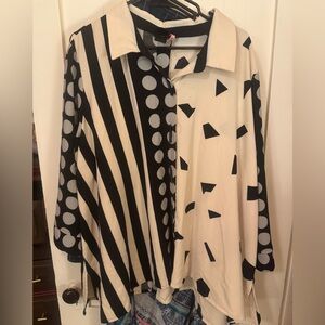 Ali Miles Vintage Black and Cream Patterned Top